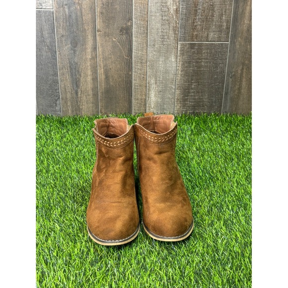 Tiara Los Angeles Womens Brown Faux Suede Embroidered Floral Ankle Boots - Picture 3 of 9